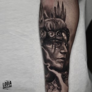 tatuaje_pierna_dios_mitilogia_logiabarcelona_mario_guerrero    